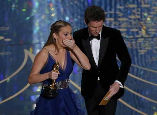 Brie Larson reacts as she takes the stage to accepts the Oscar for Best Actress for her role in "Room" from presenter Eddie Redmayne at the 88th Academy Awards in Hollywood, California February 28, 2016.   REUTERS/Mario Anzuoni