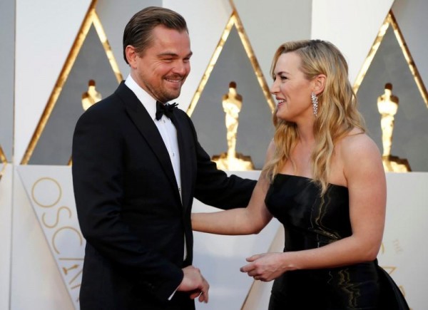 Kate Winslet, nominated for Best Supporting Actress for her role in "Steve Jobs," and Leonardo DiCaprio, nominated for Best Actor for his role in "The Revenant," arrive at the 88th Academy Awards in Hollywood, California February 28, 2016.    REUTERS/Lucy Nicholson