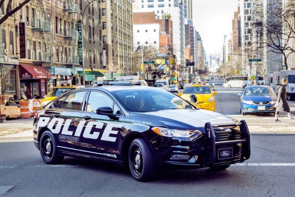 ford-police-responder-hybrid-sedan-2-970x647-c