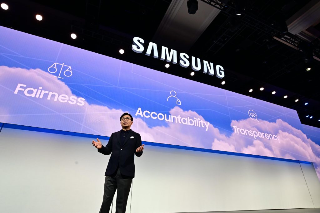 hs-kim-president-and-ceo-of-consumer-electronics-division-samsung-electronics-at-ces-2019-samsung-press-conference-3